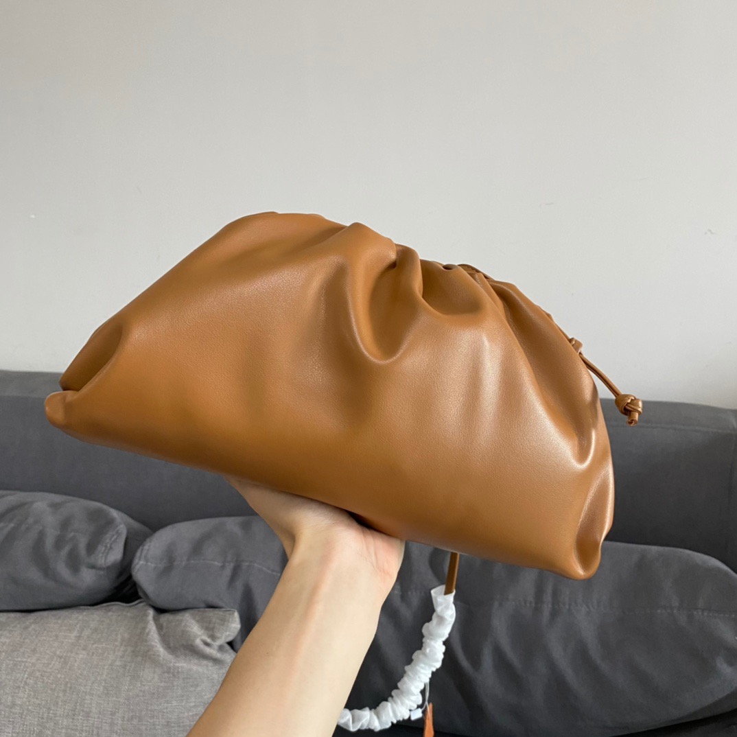 Famous Designer Brand Women Cloud Bag Female Big Clutch Handbag Fashion Pouch Soft Genuine Leather High Quality, Sky blue
Famous Designer Brand Women Cloud Bag Female Big Clutch Handbag Fashion Pouch Soft Genuine Leather High Quality, Sky blue