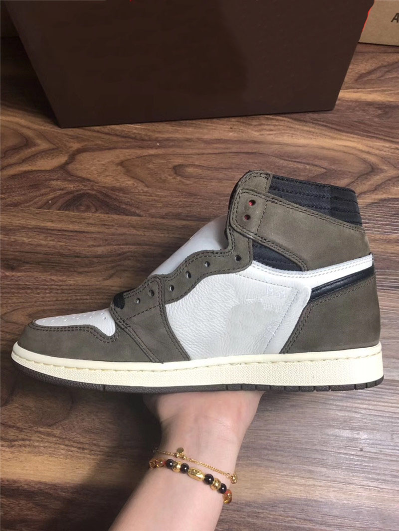 2021 Authentic 1 Travis Scotts High Low OG Men Basketball Shoes 1s Mocha University Red Sports SP TS Military Blue Cactus Jack Sneakers With Box CD4487-100
2021 Authentic 1 Travis Scotts High Low OG Men Basketball Shoes 1s Mocha University Red Sports SP TS Military Blue Cactus Jack Sneakers With Box CD4487-100