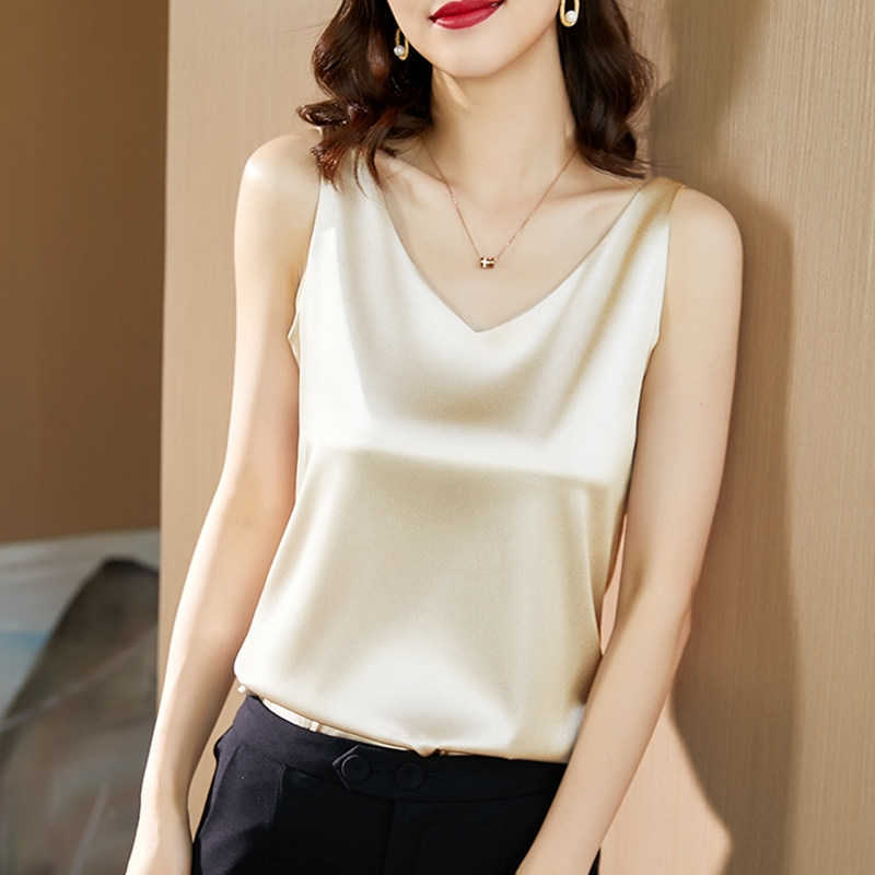 Korean Silk Women Tops Woman Satin Tanks Tops Women Sleeveless Silk Elastic Tees Halter Top Sexy Woman Satin V-neck Camis Top 210625