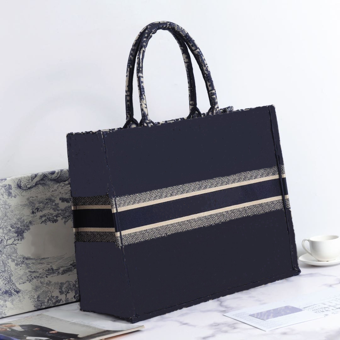 2021 Luxurys Designers Bags Tote Canvas Handbags For Women Shopping Letter Embroidery Luxury Handbag Blue White Ladies High Capacity Casual Bag, High quality
2021 Luxurys Designers Bags Tote Canvas Handbags For Women Shopping Letter Embroidery Luxury Handbag Blue White Ladies High Capacity Casual Bag, High quality