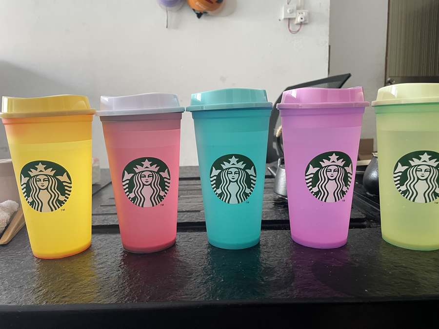 Starbucks 24OZ Color Change Tumblers Plastic Drinking Juice Cup With Lip Magic Coffee Mug Costom, Multi-color
Starbucks 24OZ Color Change Tumblers Plastic Drinking Juice Cup With Lip Magic Coffee Mug Costom, Multi-color