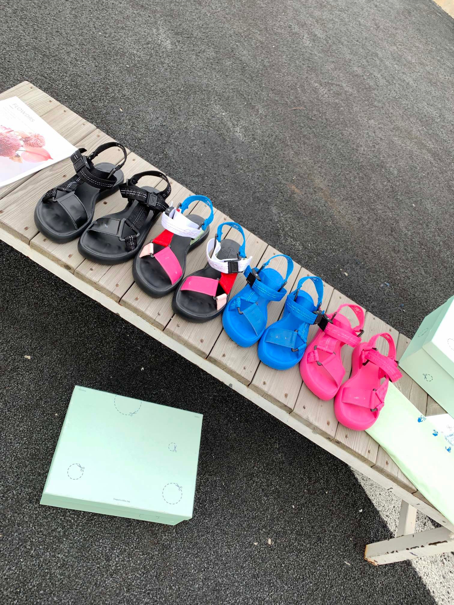 2021 fashion brand couple sandals wear casual word drag couples' favorite soft feet feel comfortable, Black
2021 fashion brand couple sandals wear casual word drag couples' favorite soft feet feel comfortable, Black