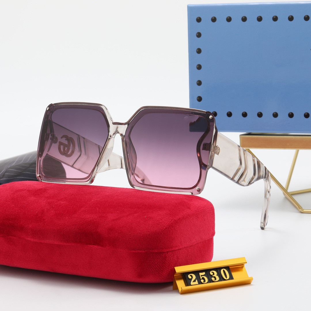 2530 Designer Sunglasses UV400 Men Women Eyeglasses Outdoor Shades PC Frame Fashion Classic Lady Sun glasses with box case
2530 Designer Sunglasses UV400 Men Women Eyeglasses Outdoor Shades PC Frame Fashion Classic Lady Sun glasses with box case