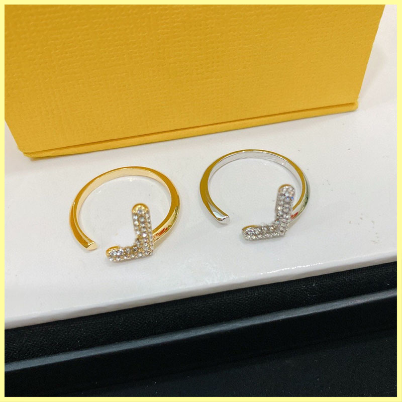 Women Luxurys Designer Rings Diamond F Ring Engagements For Womens Love Ring Designers Jewelry Silver Gold Ring Wholesale Box Nice 21080505
Women Luxurys Designer Rings Diamond F Ring Engagements For Womens Love Ring Designers Jewelry Silver Gold Ring Wholesale Box Nice 21080505