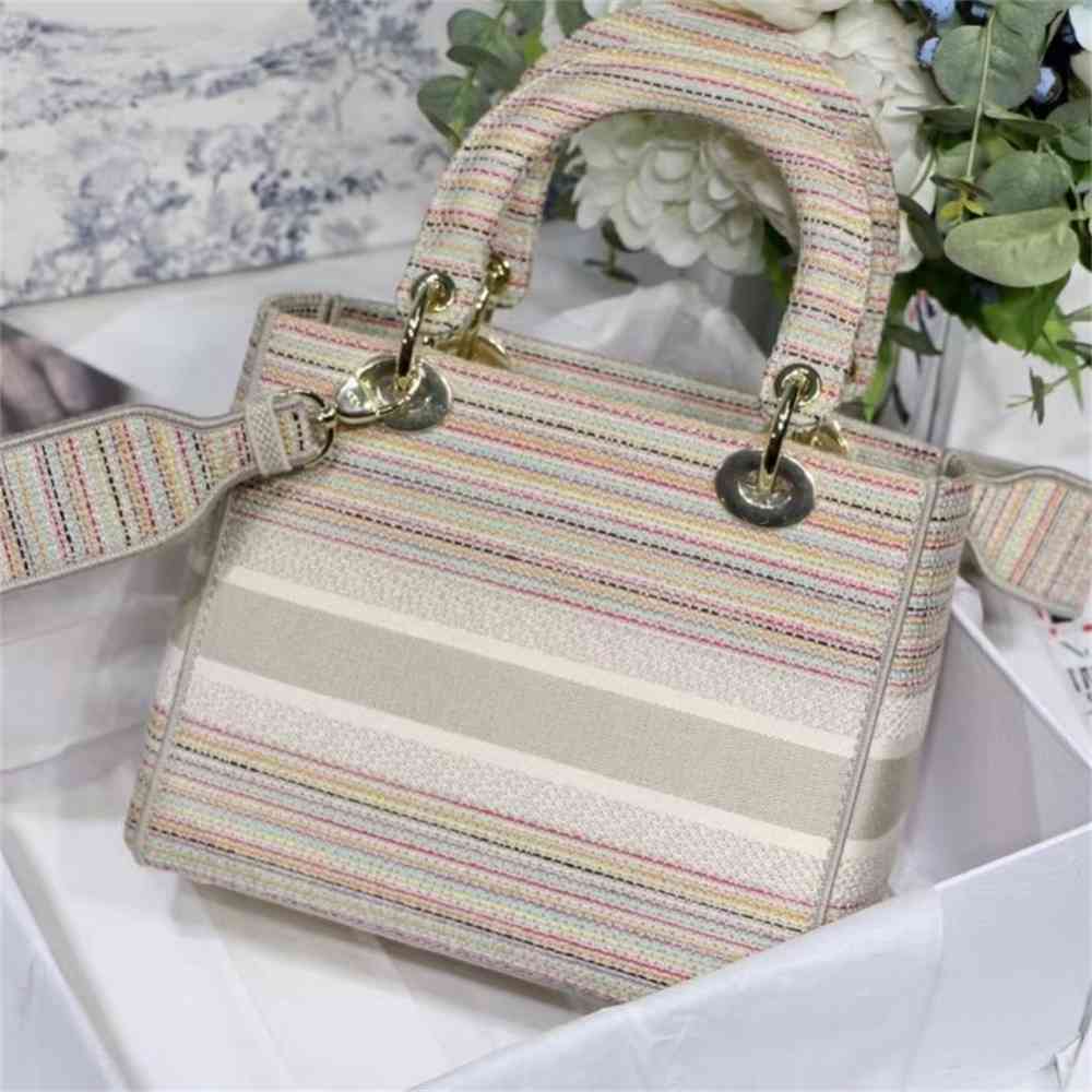 Women Luxurys Designers Bags 2021 fashion autumn design top quality global postage Designer Handbag Handbags Totes Crossbody Bag
Women Luxurys Designers Bags 2021 fashion autumn design top quality global postage Designer Handbag Handbags Totes Crossbody Bag