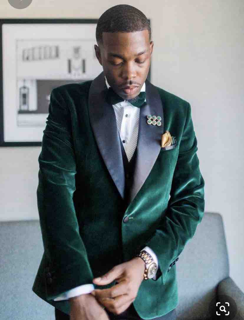 Fashion One Button Green Velvet Groom Tuxedos Shawl Lapel Wedding/Prom/Dinner Groomsmen Men Suits Blazer (Jacket+Pants+Vest+Tie) W1421