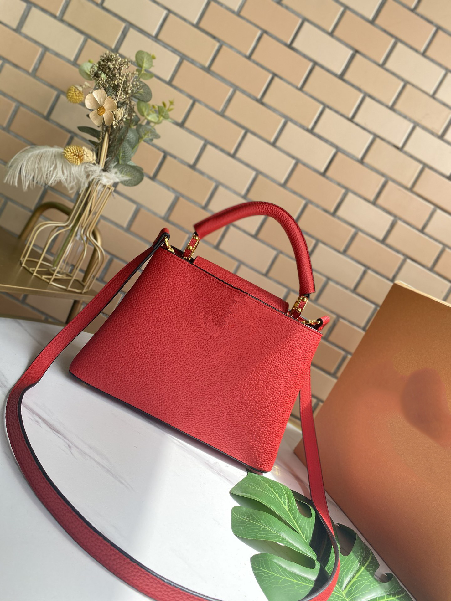 Luxury bag Fashion handbag can be carried on the shoulder High quality designer wallet, 48870#1 
Luxury bag Fashion handbag can be carried on the shoulder High quality designer wallet, 48870#1