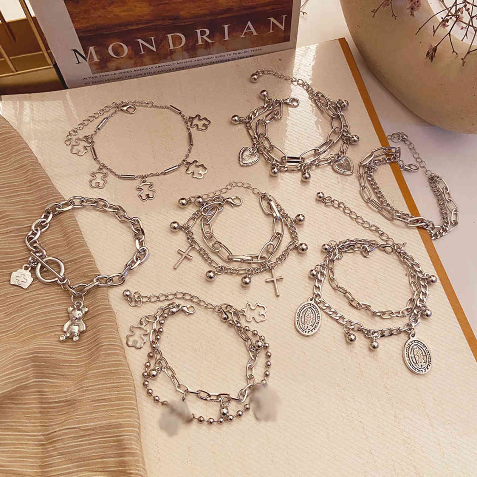 Punk Women Silver Color Thick Chain Charm Bracelet Fashion Cross Love Heart Bear Metal Pendant Jewelry Gift
Punk Women Silver Color Thick Chain Charm Bracelet Fashion Cross Love Heart Bear Metal Pendant Jewelry Gift