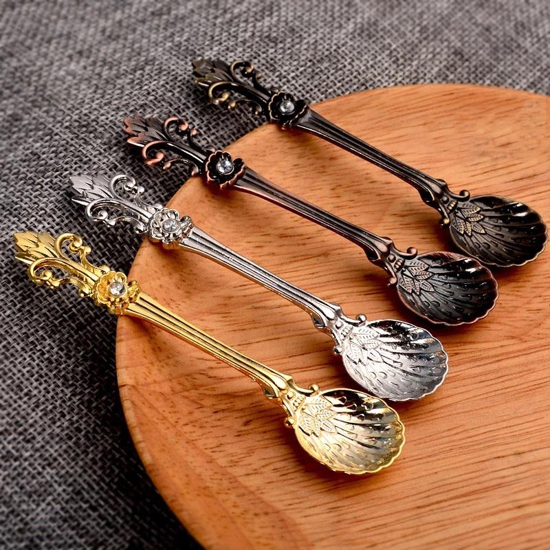 Iris Retro Coffee Spoon Ice Cream Dessert Spoon Arabic Style Zinc Alloy Coffee Tea Mixing Spoon Kitchen Gadgets Tableware
Iris Retro Coffee Spoon Ice Cream Dessert Spoon Arabic Style Zinc Alloy Coffee Tea Mixing Spoon Kitchen Gadgets Tableware