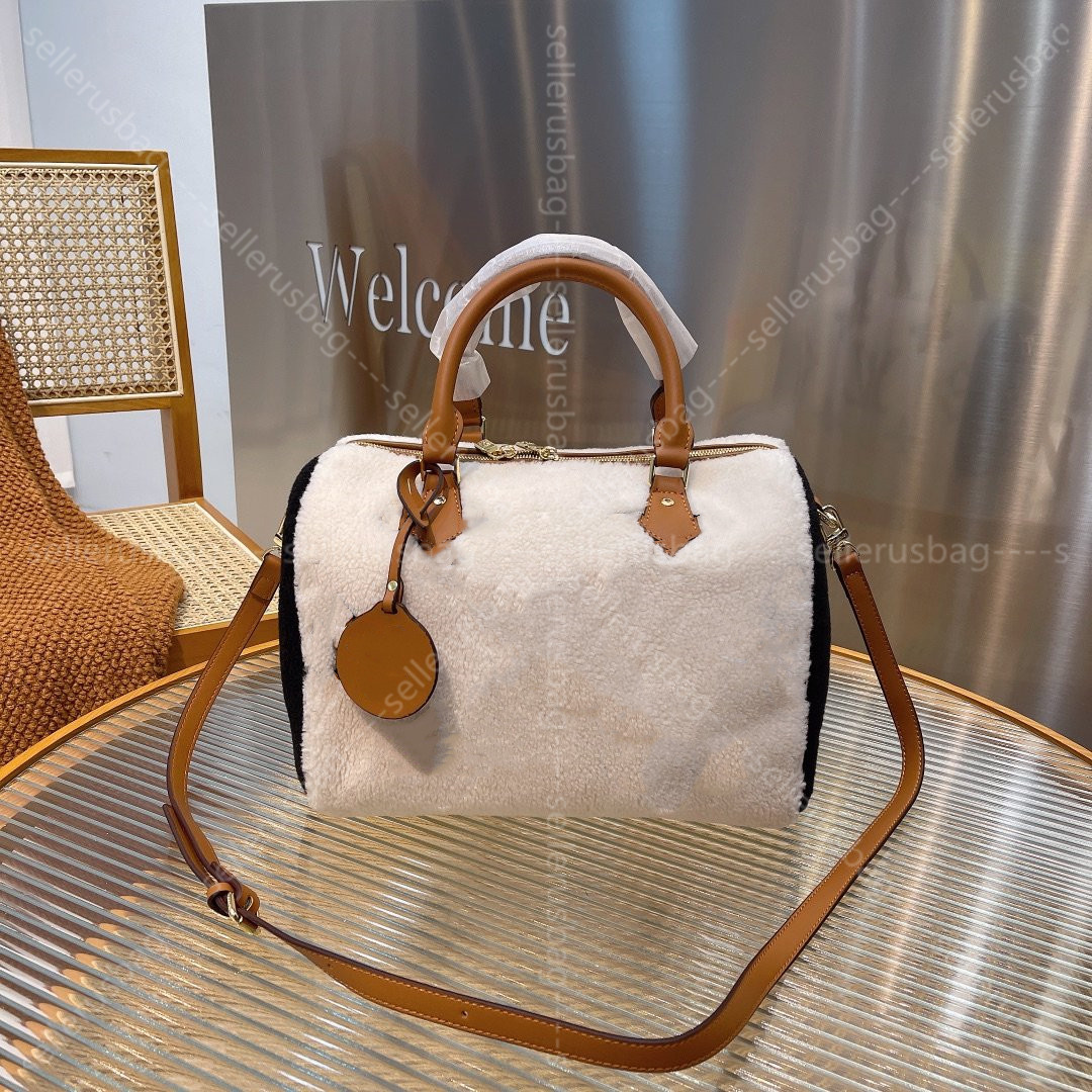 Winter Plush Women Tote Shopping Bag Fashion Handbag Purse Terry Fabric L Letter Large Capacity Package Pocket Newest High Quality, Extra cost
Winter Plush Women Tote Shopping Bag Fashion Handbag Purse Terry Fabric L Letter Large Capacity Package Pocket Newest High Quality, Extra cost