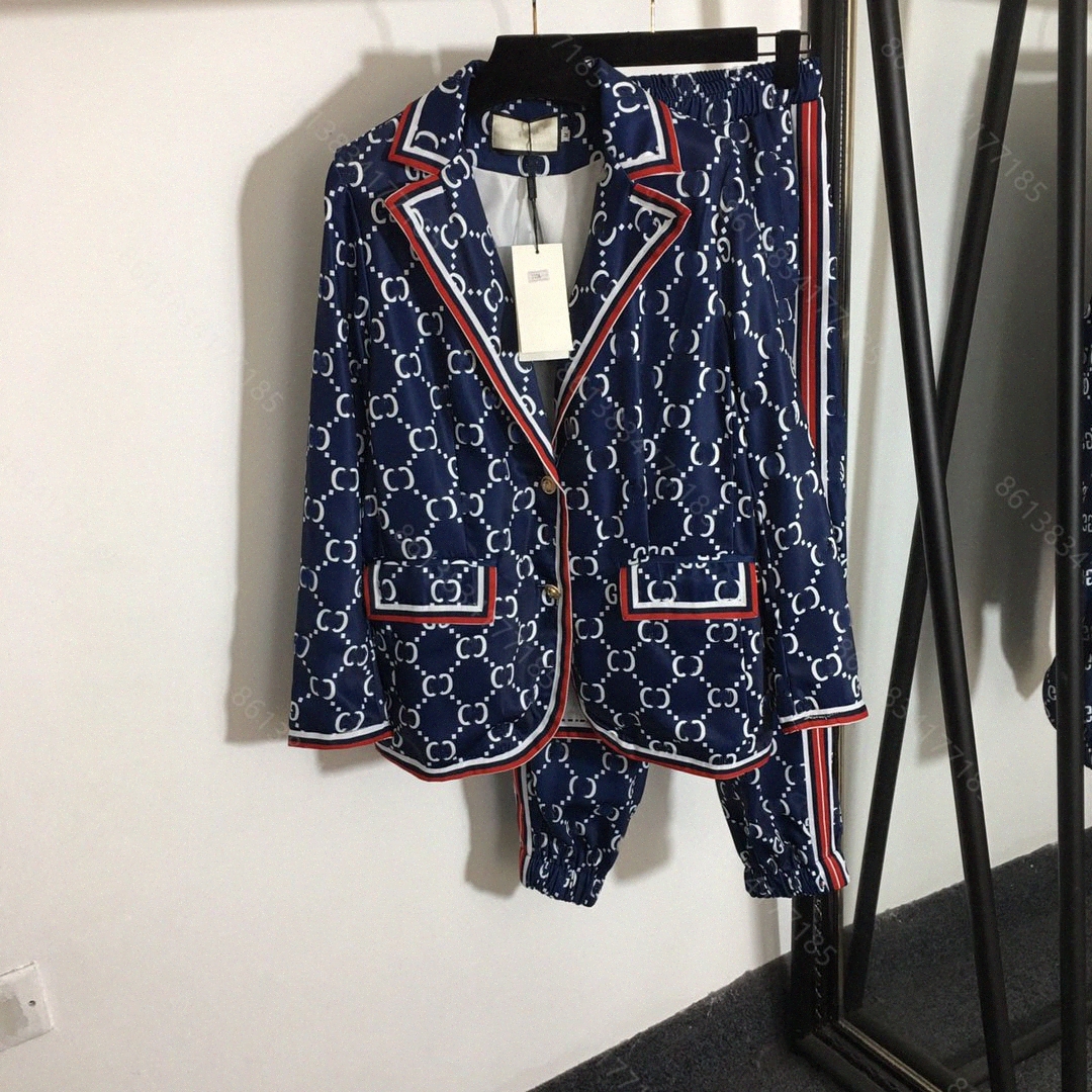 2021ss women sets designer suit two piece brand pants coat letter print coat quick-drying sportswear sets jacket striped webbing pants suit, White
2021ss women sets designer suit two piece brand pants coat letter print coat quick-drying sportswear sets jacket striped webbing pants suit, White