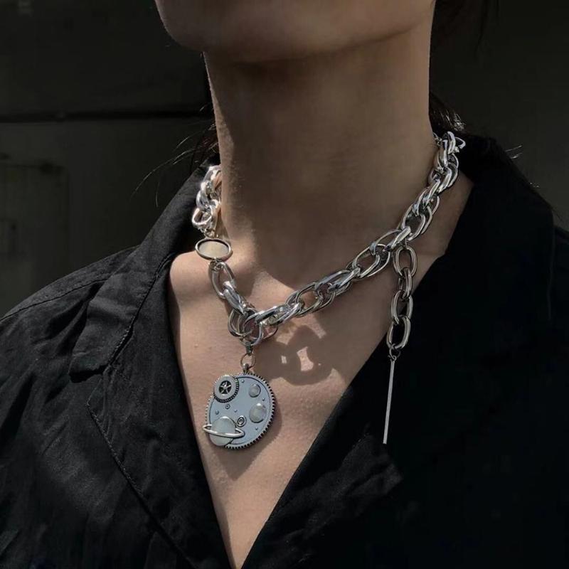 Pendant Necklaces Creative The Alloy Short Chain Universe Necklace Exaggeration Punk Style Gear Thick Metal For Women
Pendant Necklaces Creative The Alloy Short Chain Universe Necklace Exaggeration Punk Style Gear Thick Metal For Women