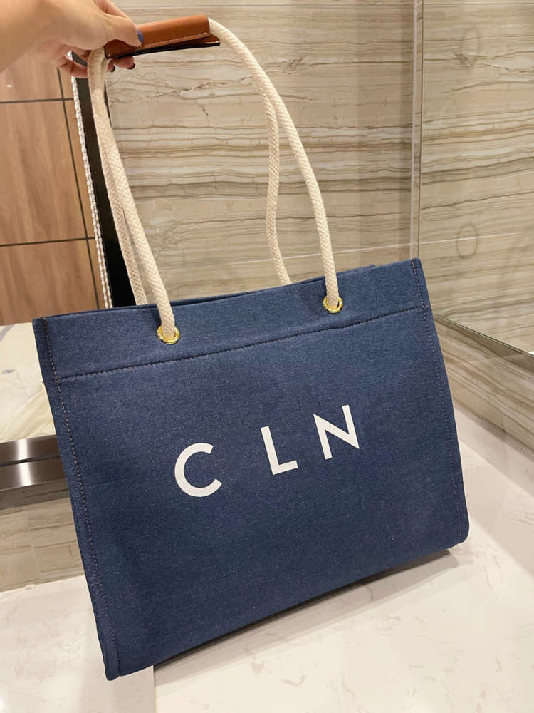 2021 Shopping bag blue handbag fashion canvas fabric large-capacity leisure and practical dirt-resistant and durable
2021 Shopping bag blue handbag fashion canvas fabric large-capacity leisure and practical dirt-resistant and durable