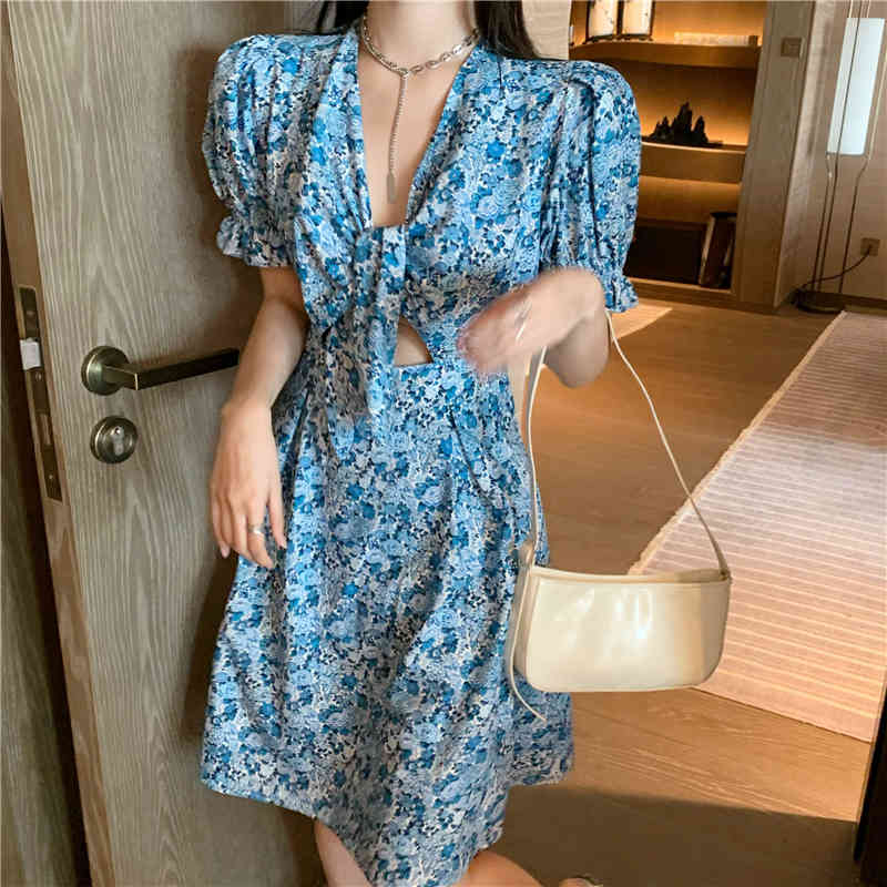 Women's Short Sleeve Blue And White Porcelain Dress V-neck Bandage A-line Slim Waist French Bubble 210506