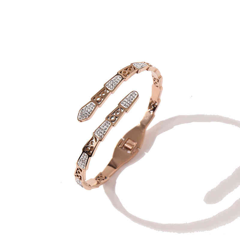 Charm Bracelets 01 Trend Personalized Sticky White Mud Diamond Snake Shape Spring Bracelet Festival Titanium Steel Hand Jewelry