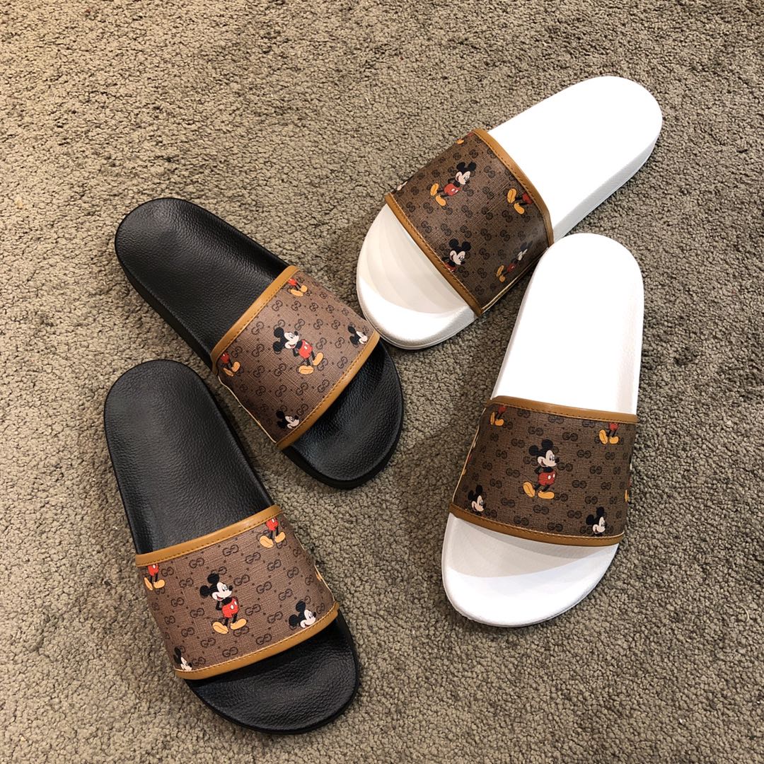 Big-name high-end sandals brand shoe fashion trend slippers European station factory direct Men's and women's shoes, Black-2
Big-name high-end sandals brand shoe fashion trend slippers European station factory direct Men's and women's shoes, Black-2
