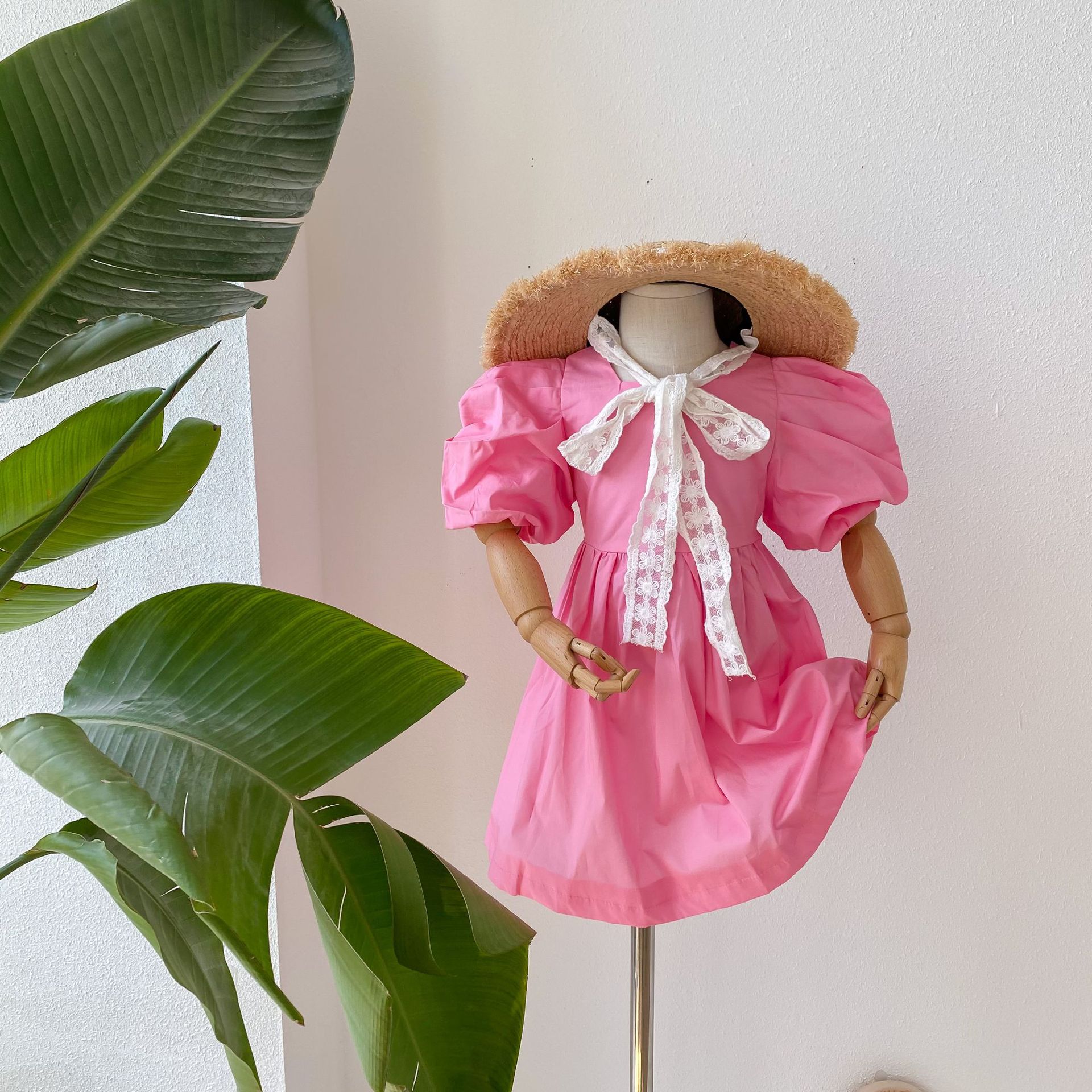 Girls Puff short sleeve dresses INS Summer children waist hollow princess dress kids cotton clothing A6882, Red;yellow
Girls Puff short sleeve dresses INS Summer children waist hollow princess dress kids cotton clothing A6882, Red;yellow