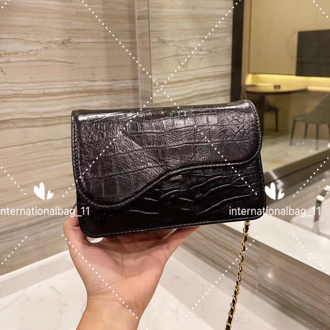 Alligator print saddle bags designer women's fashion leather luxury purse small portable single shoulder bag link wallet, Customize
Alligator print saddle bags designer women's fashion leather luxury purse small portable single shoulder bag link wallet, Customize