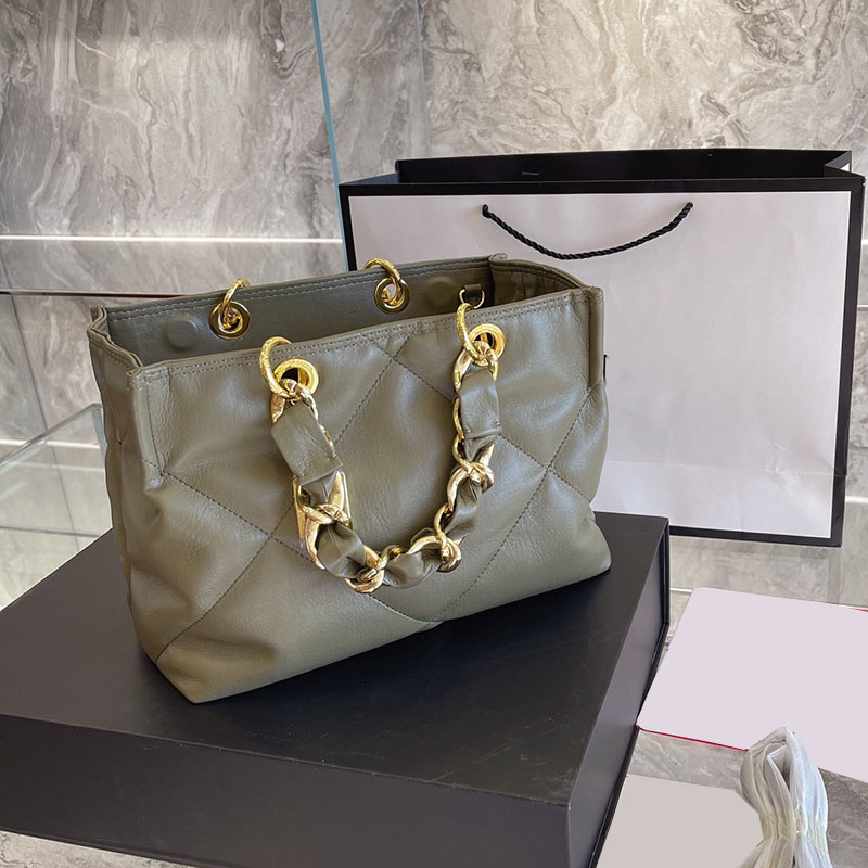 21/22Ss F/W Winter Lambskin Shopping Bags Genuine Leather Quilted Double Chain Totes Large Capacity Touch Soft Quilted Sacoche Famous Designer Luxury Handbags 30CM, Black
21/22Ss F/W Winter Lambskin Shopping Bags Genuine Leather Quilted Double Chain Totes Large Capacity Touch Soft Quilted Sacoche Famous Designer Luxury Handbags 30CM, Black
