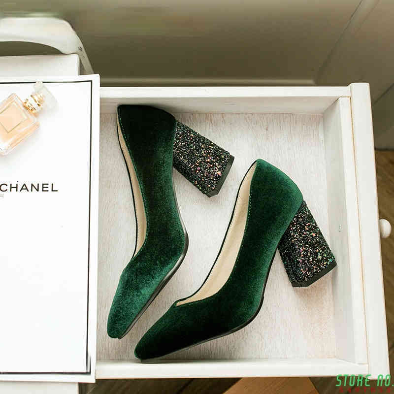 bombs Slippers Size large women's of velvet high-heeled shoes stylish ladies pointed to the wedding shallow autumn 32 I9SQ, 1# shoe box
bombs Slippers Size large women's of velvet high-heeled shoes stylish ladies pointed to the wedding shallow autumn 32 I9SQ, 1# shoe box