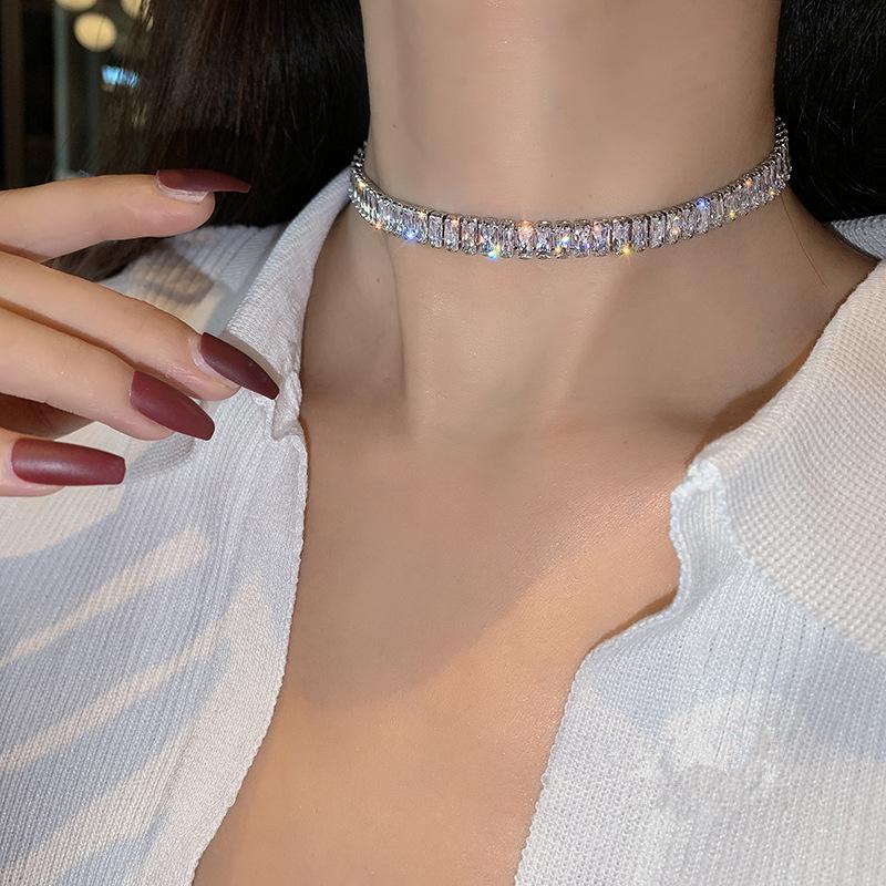 Chokers Korean Selling Fashion Jewelry Copper Inlaid Zircon Luxury Shiny Necklace Sexy Ladies Party
Chokers Korean Selling Fashion Jewelry Copper Inlaid Zircon Luxury Shiny Necklace Sexy Ladies Party