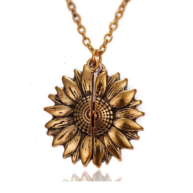 Retro Alloy Sunflower Pendant Necklace That Can Be Engraved For Your Letter Lovers Style Lock Chains
Retro Alloy Sunflower Pendant Necklace That Can Be Engraved For Your Letter Lovers Style Lock Chains