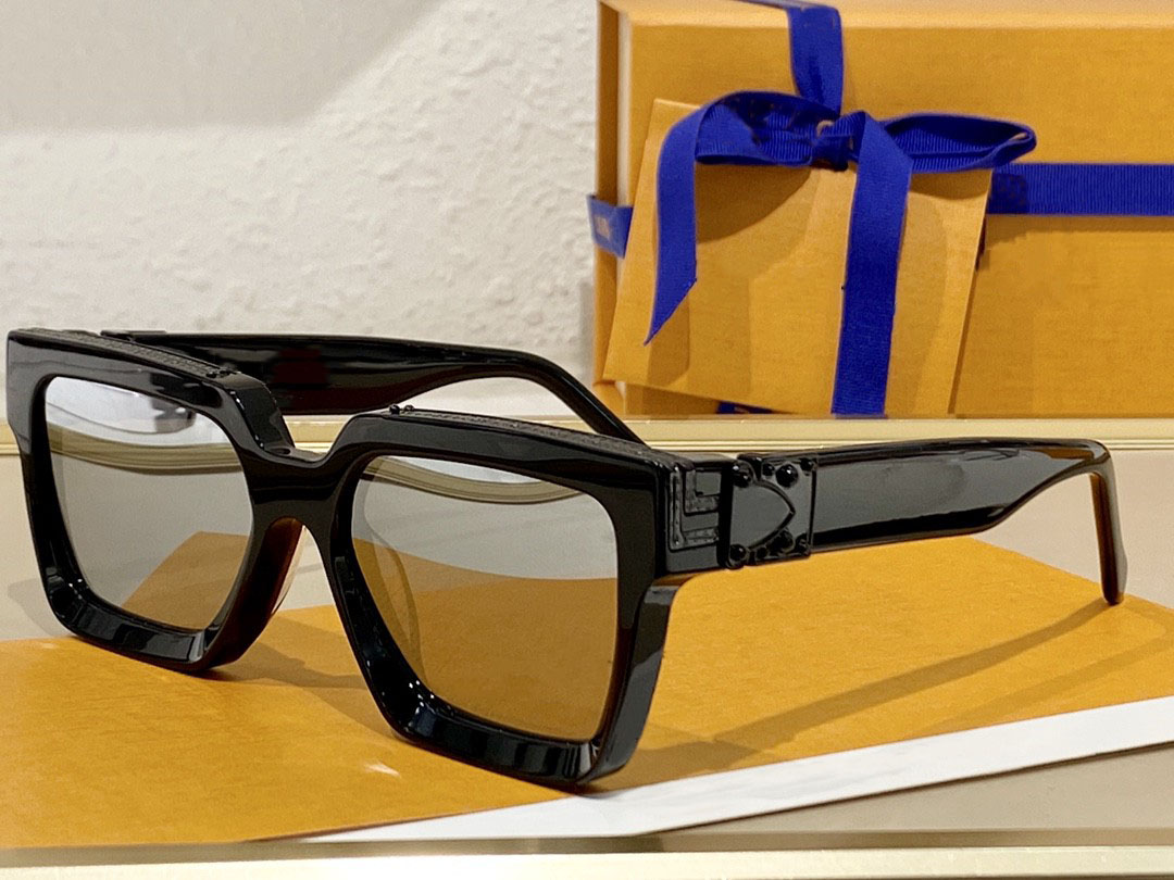 locs Sunglasses Top millionaire 1165 Original Designer for men famous fashionable Classic retro luxury brand eyeglass Fashion design O0GA
locs Sunglasses Top millionaire 1165 Original Designer for men famous fashionable Classic retro luxury brand eyeglass Fashion design O0GA