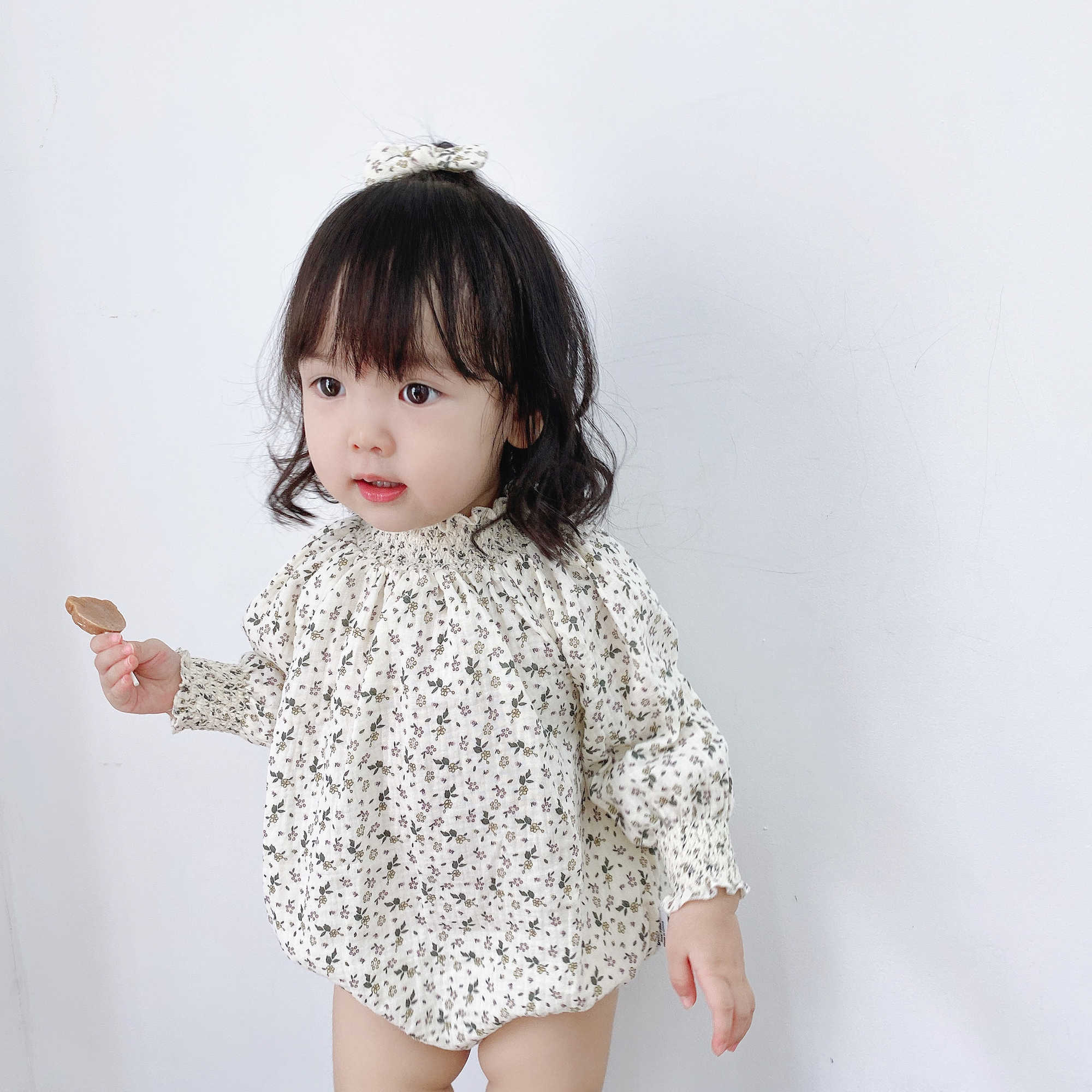 Baby Girl Smocked Rompers Infant Vintage Floral Long sleeve Bubbles born Smocking Cotton Ruffle Sleeve Clothes 210615