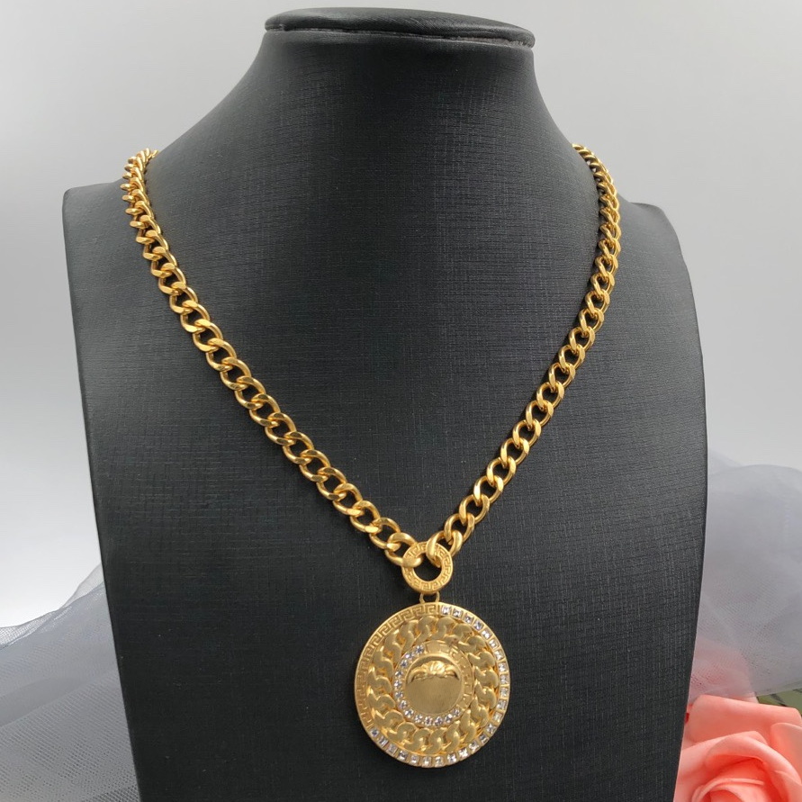 VERS necklaces luxury pendant high quality retro for woman men vintage 5A 18k fashion brand design brass gold plated European size Pendants, Silver
VERS necklaces luxury pendant high quality retro for woman men vintage 5A 18k fashion brand design brass gold plated European size Pendants, Silver