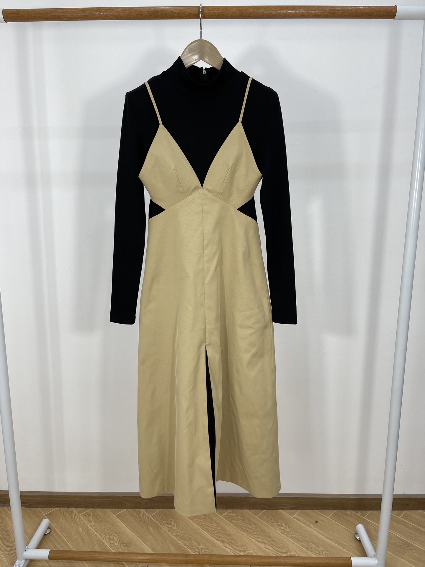 Atmospheric commuter fake two Khaki black organ hem invincible thin dress, Customize
Atmospheric commuter fake two Khaki black organ hem invincible thin dress, Customize
