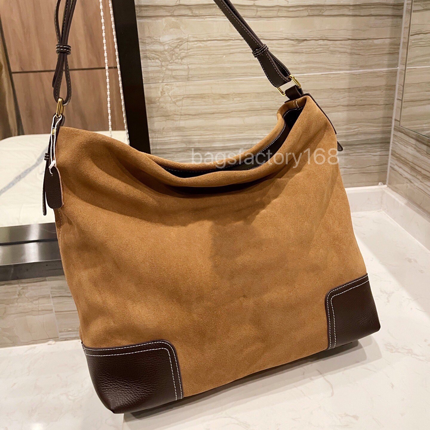 Must-have Fall/Winter Fashion Fur Shopping Bag Classic Designer Design Vintage Large Capacity Patchwork Color Tote Bags Women's Premium Crossbody Package, Customize
Must-have Fall/Winter Fashion Fur Shopping Bag Classic Designer Design Vintage Large Capacity Patchwork Color Tote Bags Women's Premium Crossbody Package, Customize