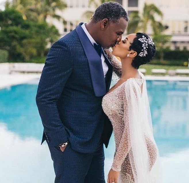 2022 Mermaid Wedding Dresses Deep V Neck Long Sleeve Sweep Train Illusion Bodice Appliques Crystal Beads Bridal Gowns robe de mariee