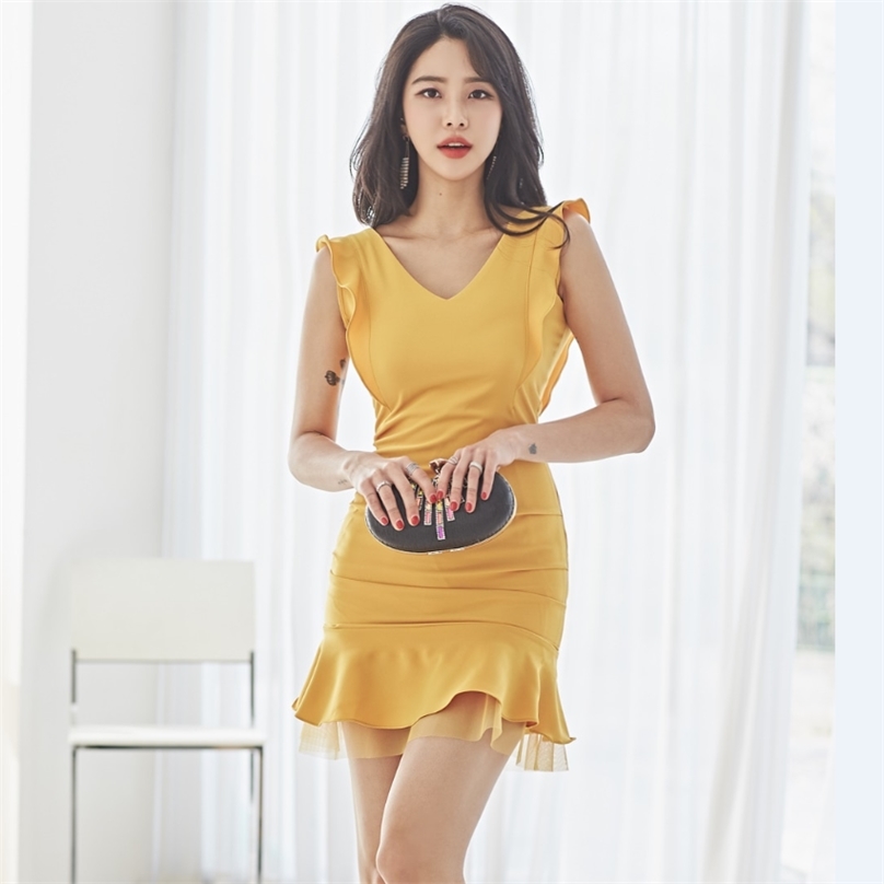 Yellow Mini Dress for women Summer ruffle Sleeveless V neck cotton Ladies Sexy Office Party Club Dresses 210602
Yellow Mini Dress for women Summer ruffle Sleeveless V neck cotton Ladies Sexy Office Party Club Dresses 210602