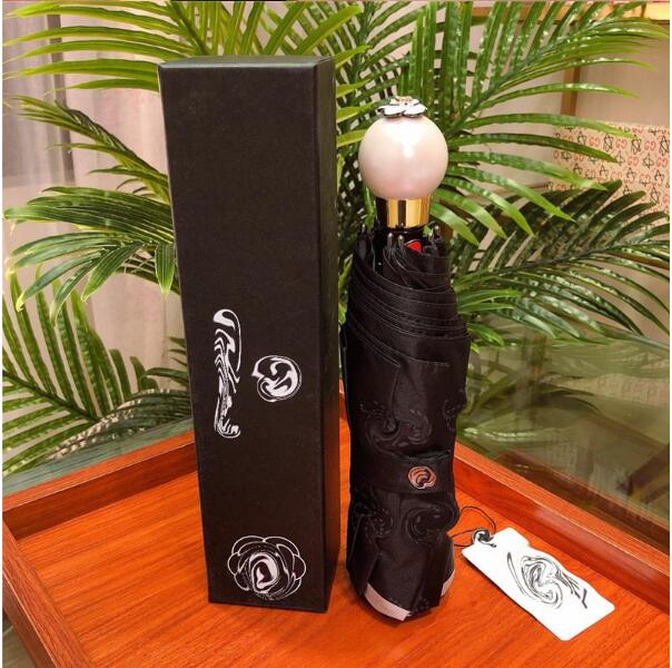 2021 New Outdoor products Black White Folding Umbrella Simple Style Letter And Big Floral Rhinestone Round Handle Umbrellas