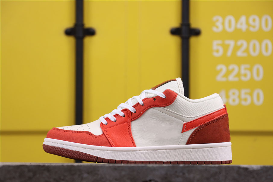 Jumpman 1 Low Man Designer Skateboard Shoes White orange Fashion Trainers luxurys designers With Box
Jumpman 1 Low Man Designer Skateboard Shoes White orange Fashion Trainers luxurys designers With Box