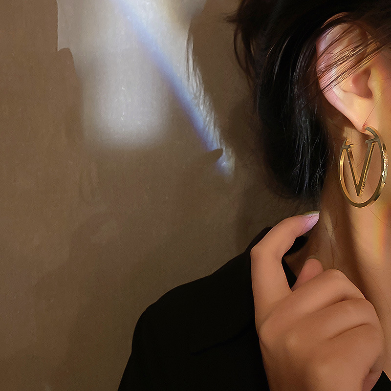 2021 Top Quality Fashion Design Ear Studs Hip Hop Earrings Titanium Steel Earrings Gold Silver Rose Hoop For Women Jewelry Wholesale, Golden;silver
2021 Top Quality Fashion Design Ear Studs Hip Hop Earrings Titanium Steel Earrings Gold Silver Rose Hoop For Women Jewelry Wholesale, Golden;silver