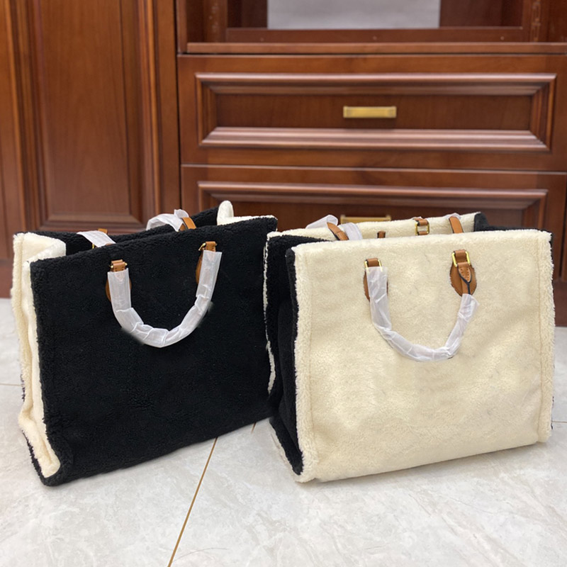 Large Women Onthego Lamb Wool Handbag Monogram Print Tote Shopping Bag High Quality Founder Modeling Winter Teddy Bag Newest
Large Women Onthego Lamb Wool Handbag Monogram Print Tote Shopping Bag High Quality Founder Modeling Winter Teddy Bag Newest