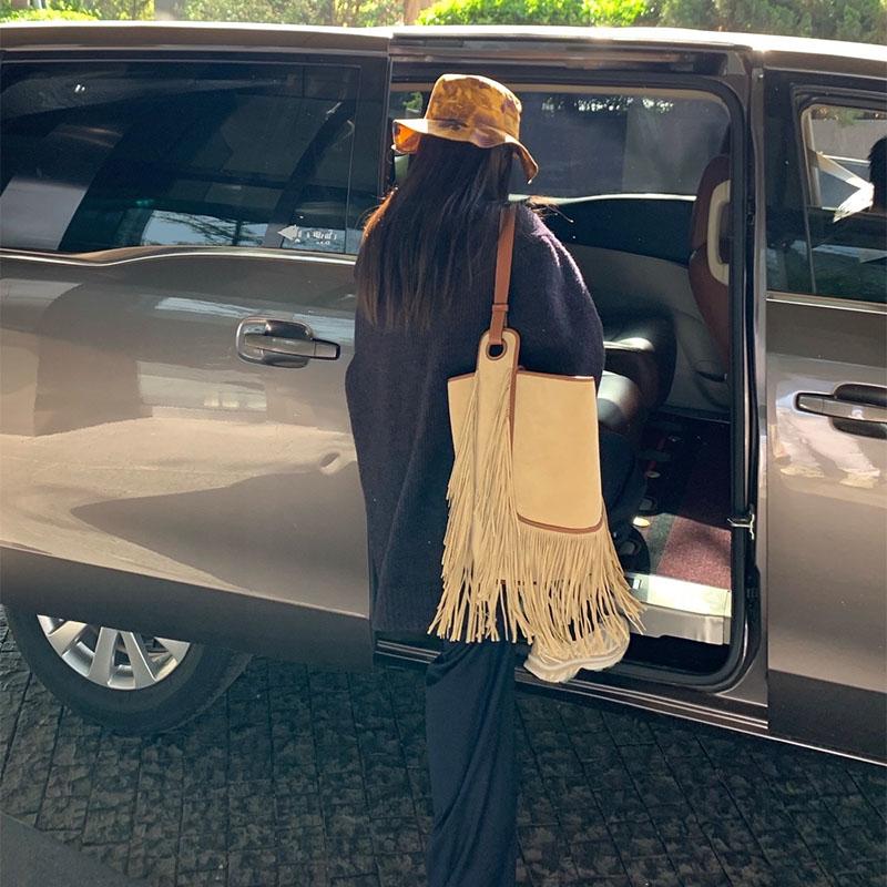 Duffel Bags Product Net Red Frosted Cowhide Fringed Large-Capacity Bucket Shoulder Bag Texture All-Match Female Messenger, Nubuck leather
Duffel Bags Product Net Red Frosted Cowhide Fringed Large-Capacity Bucket Shoulder Bag Texture All-Match Female Messenger, Nubuck leather