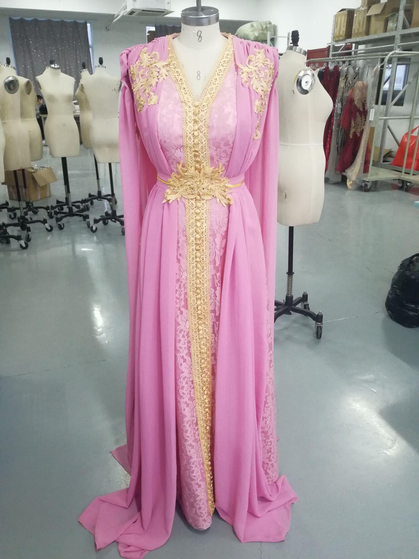 Dubai Abaya Kaftan Pink Evening Dresses 2021 Sexy V Neck Chiffon Gold Applique Beaded Long Prom Dress Moroccan Formal Party Gown Robe De Soirée Mariag