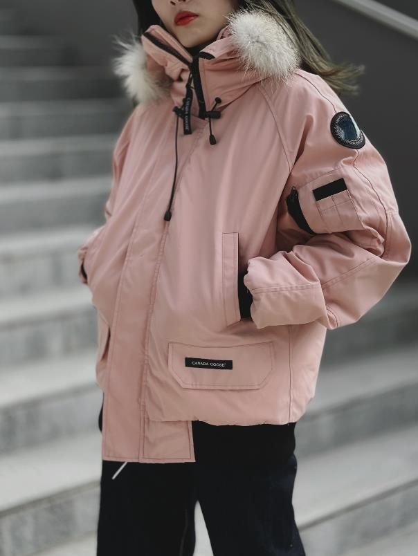 Fashion Women's Bomber Jackets Fur Collar Hooded Down Coat Designer Parkas Women Winter High Quality Warm Jacket, Pink
Fashion Women's Bomber Jackets Fur Collar Hooded Down Coat Designer Parkas Women Winter High Quality Warm Jacket, Pink