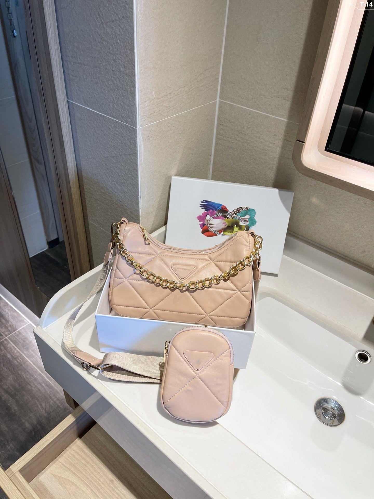 Ladies Shoulder Bag Classic Luxury Chain Handbag Presbyopia Wallet High Quality Genuine Leather Hobo Messenger Bags a377, Shipping fee
Ladies Shoulder Bag Classic Luxury Chain Handbag Presbyopia Wallet High Quality Genuine Leather Hobo Messenger Bags a377, Shipping fee