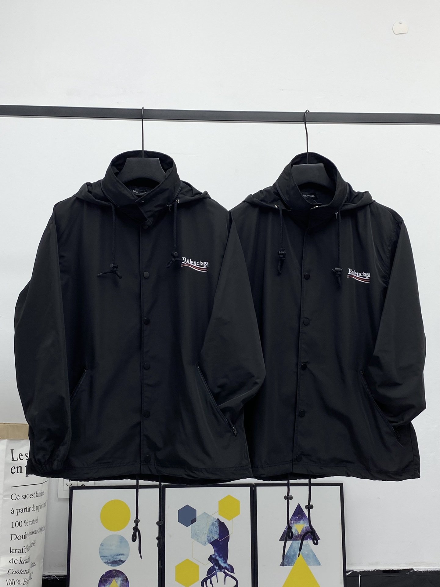 Vintage BÀLÈNCIÀGÀ Boomber Jacket Windbreaker New Back Simple Letter Men's and Women's Designer Jackets, Black
Vintage BÀLÈNCIÀGÀ Boomber Jacket Windbreaker New Back Simple Letter Men's and Women's Designer Jackets, Black
