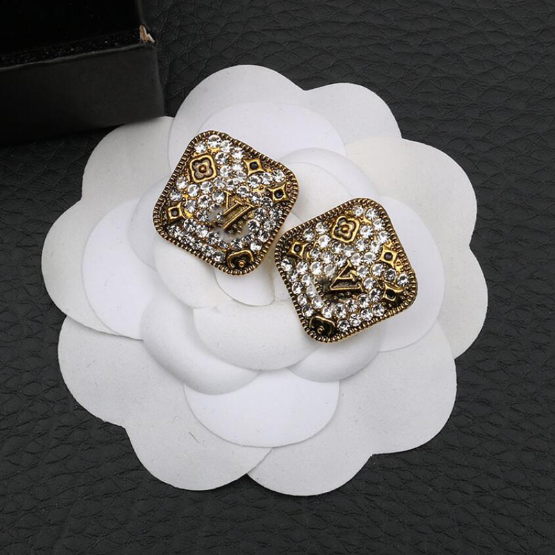 Designer Earrings 18K Gold Plated Stud Designers Brand Letters Fashion Women Temperament Crystal Rhinestone Earring Wedding Party Jewerlry ER0536
Designer Earrings 18K Gold Plated Stud Designers Brand Letters Fashion Women Temperament Crystal Rhinestone Earring Wedding Party Jewerlry ER0536