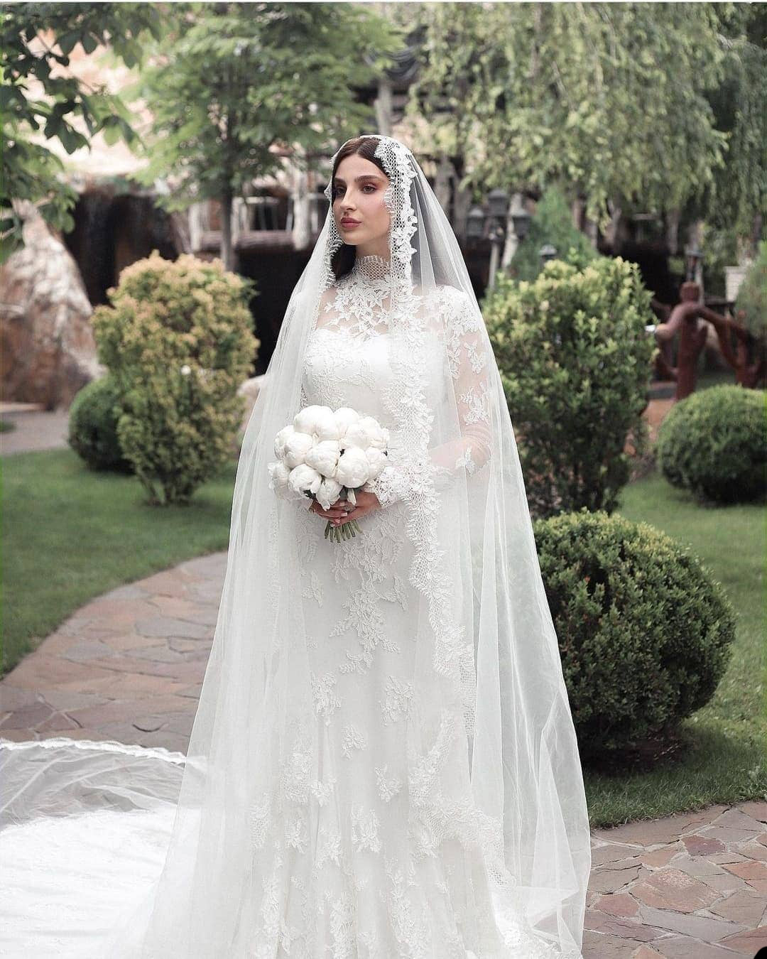 Vintage Wedding Dresses With High-neck Long-sleeves Appliqued Race Wedding Dress With Veil Custom Made Vestidos De Novia