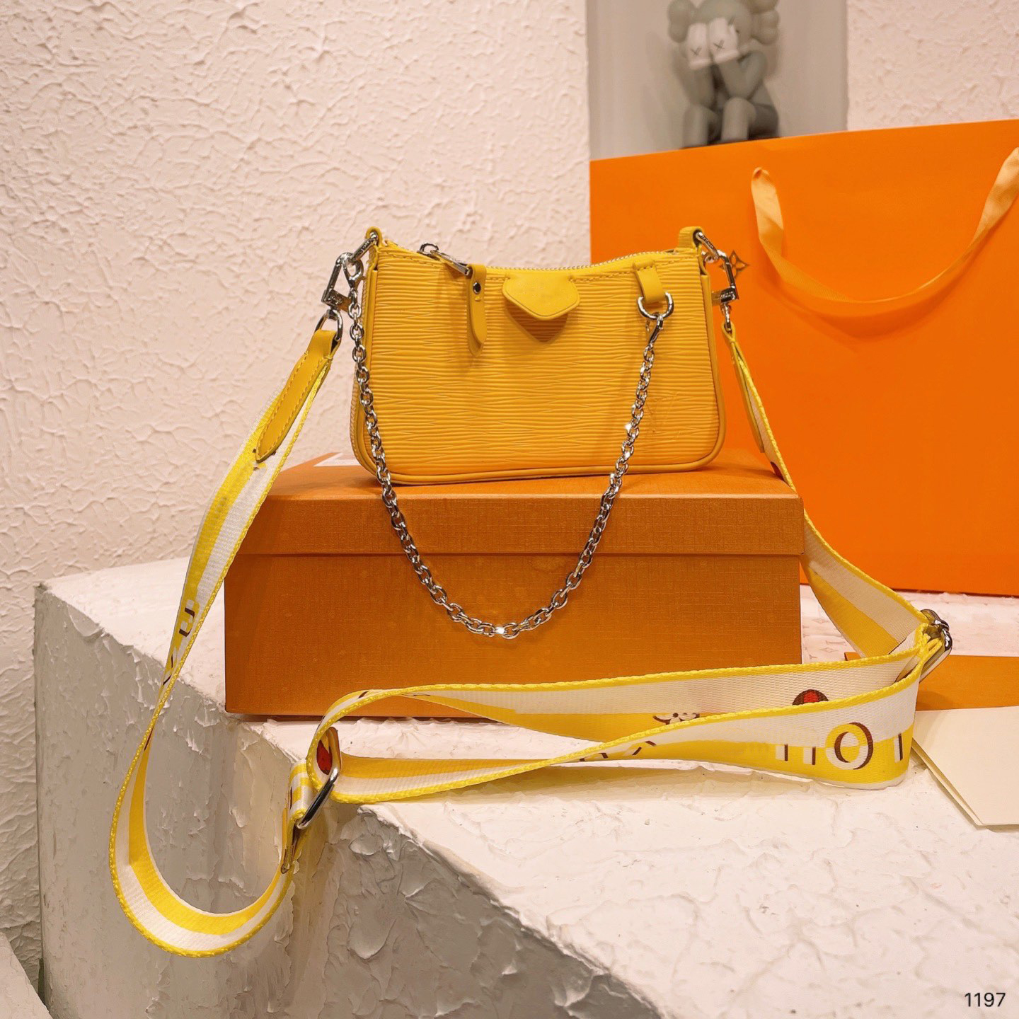 Womens Leather Mini Shoulde Bags Silver Chain Shoulder Straps Diagonal Crossbody Bag Designer Handbags Water Ripples For Women Large Capacity 6 Colors 19*12cm, Pink
Womens Leather Mini Shoulde Bags Silver Chain Shoulder Straps Diagonal Crossbody Bag Designer Handbags Water Ripples For Women Large Capacity 6 Colors 19*12cm, Pink