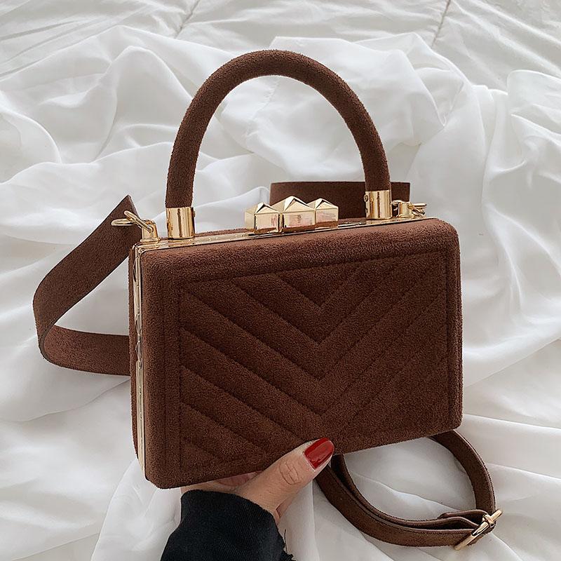 Evening Bags V Shape Retro Scrub PU Leather Mini Crossbody Short Handle For Women 2022 Winter Suede Shoulder Handbags Totes
Evening Bags V Shape Retro Scrub PU Leather Mini Crossbody Short Handle For Women 2022 Winter Suede Shoulder Handbags Totes