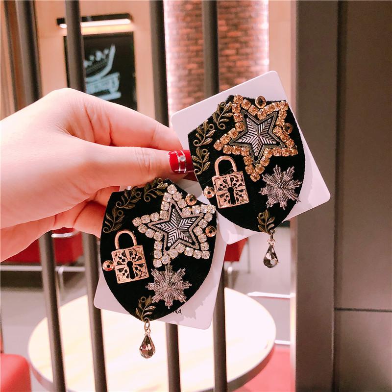 Pins, Brooches Vintage Woman Handmade Shiny Rhinestones Big Star Corsage Pin Fashion Brooch Trendy Lady Suits Accessories
Pins, Brooches Vintage Woman Handmade Shiny Rhinestones Big Star Corsage Pin Fashion Brooch Trendy Lady Suits Accessories