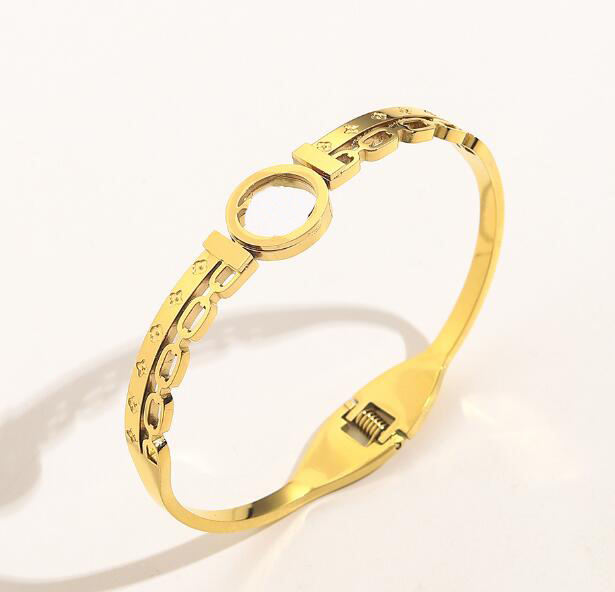 22SS 19style Unisex Couples 18K Gold Plated Bracelets Titanium Stainless Steel Link Chain Bangle Luxury Brand Jewelry Men Women Metal Access, Golden;silver
22SS 19style Unisex Couples 18K Gold Plated Bracelets Titanium Stainless Steel Link Chain Bangle Luxury Brand Jewelry Men Women Metal Access, Golden;silver