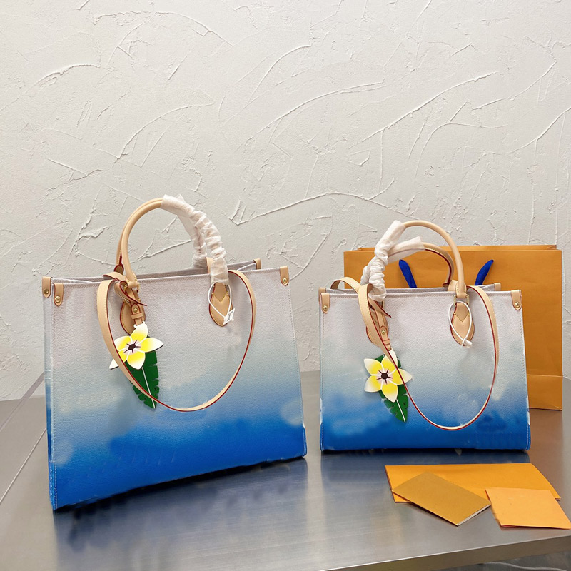 Large Tote Shopping Bag Handbag Shoulder Bags Package Gradient Color Mid Length Strap Classic White Letter Pattern High-Capacity
Large Tote Shopping Bag Handbag Shoulder Bags Package Gradient Color Mid Length Strap Classic White Letter Pattern High-Capacity