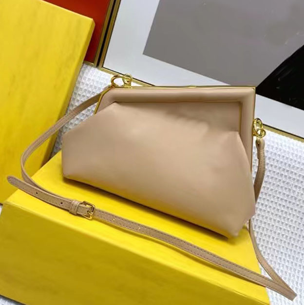 Handbag Purse shape shoulder bag letter clutch rice b ag fashion snake sh ape high quality women's pu hardware BUCKLE ordinary bu ckle size 26cm style 8325, Box
Handbag Purse shape shoulder bag letter clutch rice b ag fashion snake sh ape high quality women's pu hardware BUCKLE ordinary bu ckle size 26cm style 8325, Box